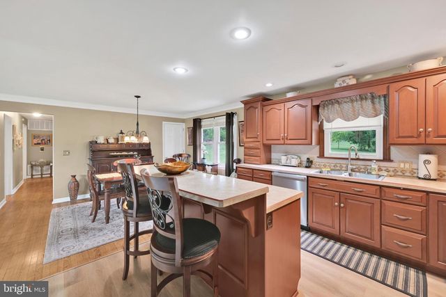 450 GALEN HALL RD, Reinholds, PA 17569