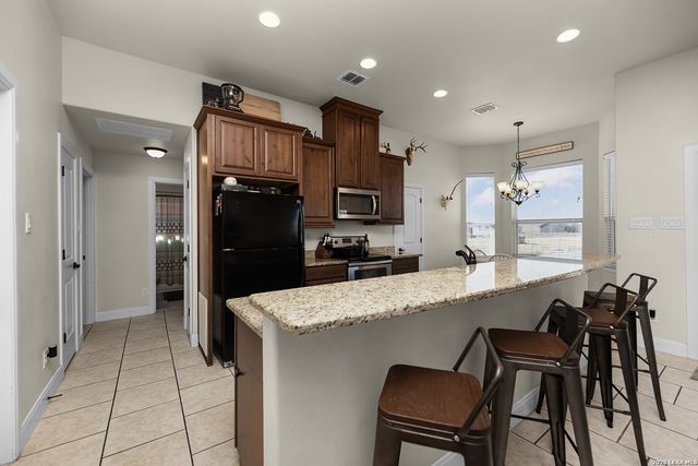 103 Muirfield, La Vernia, TX 78121
