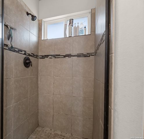 103 Muirfield, La Vernia, TX 78121