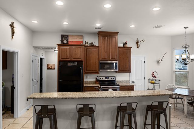 103 Muirfield, La Vernia, TX 78121