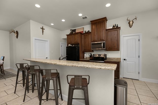 103 Muirfield, La Vernia, TX 78121