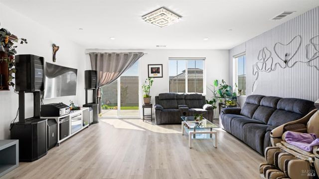 450 Baler Cir, Vacaville, CA 95687