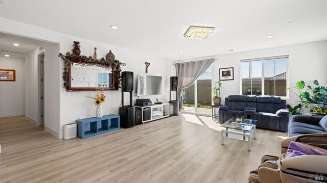 450 Baler Cir, Vacaville, CA 95687