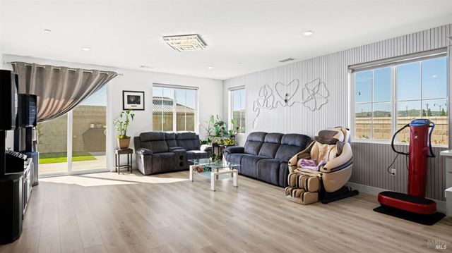 450 Baler Cir, Vacaville, CA 95687