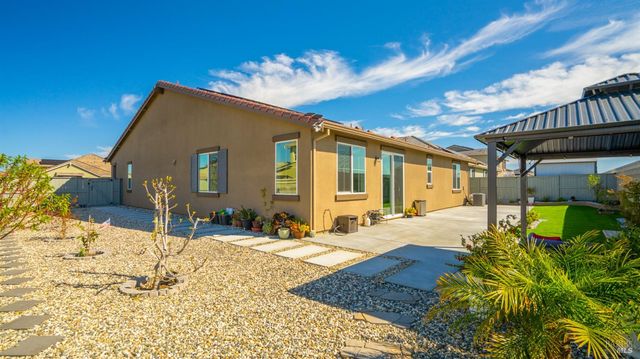 450 Baler Cir, Vacaville, CA 95687