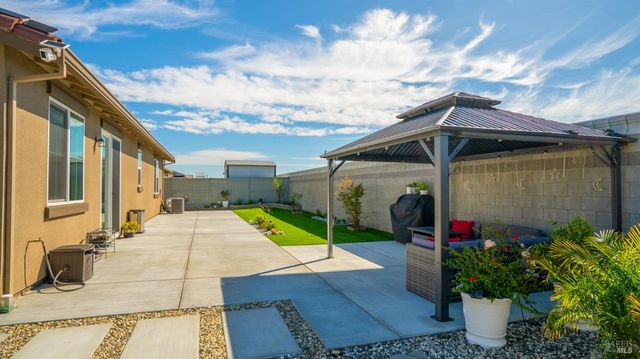 450 Baler Cir, Vacaville, CA 95687