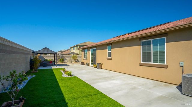 450 Baler Cir, Vacaville, CA 95687