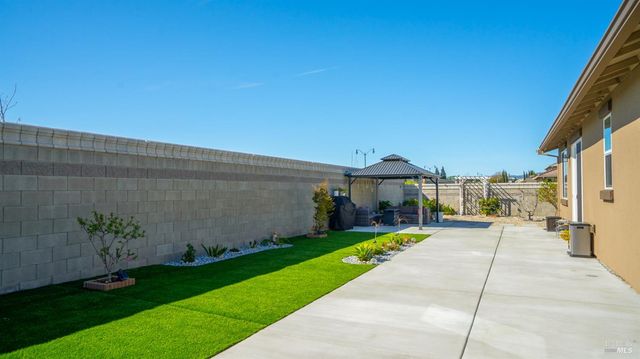 450 Baler Cir, Vacaville, CA 95687
