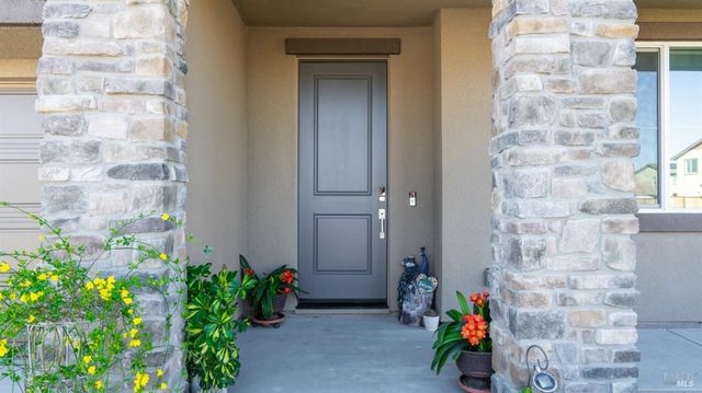 450 Baler Cir, Vacaville, CA 95687