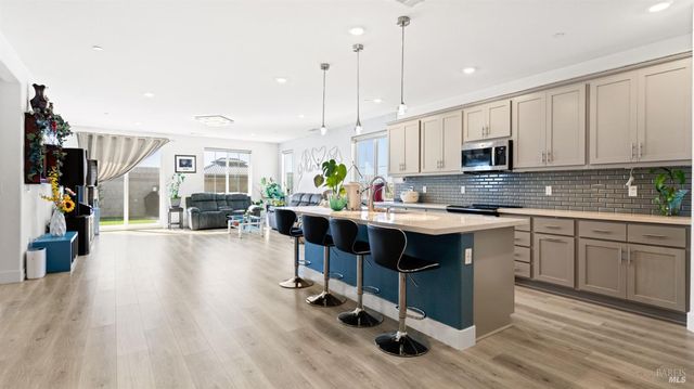 450 Baler Cir, Vacaville, CA 95687