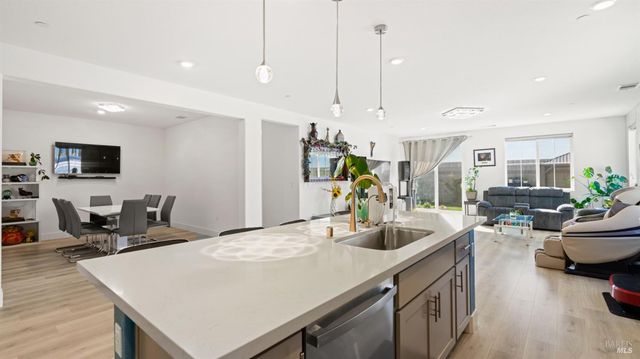 450 Baler Cir, Vacaville, CA 95687