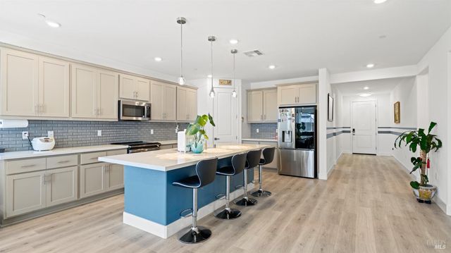 450 Baler Cir, Vacaville, CA 95687