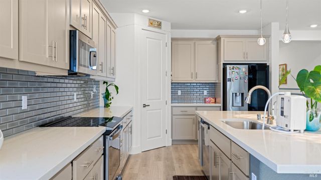 450 Baler Cir, Vacaville, CA 95687