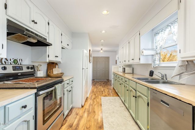 200 Hermitage Lane, Mount Olive, NC 28365