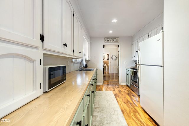 200 Hermitage Lane, Mount Olive, NC 28365