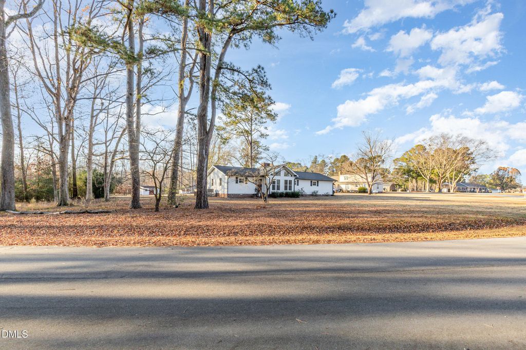200 Hermitage Lane, Mount Olive, NC 28365