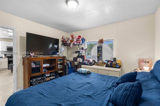 3073 NW 59th St, Miami, FL 33142