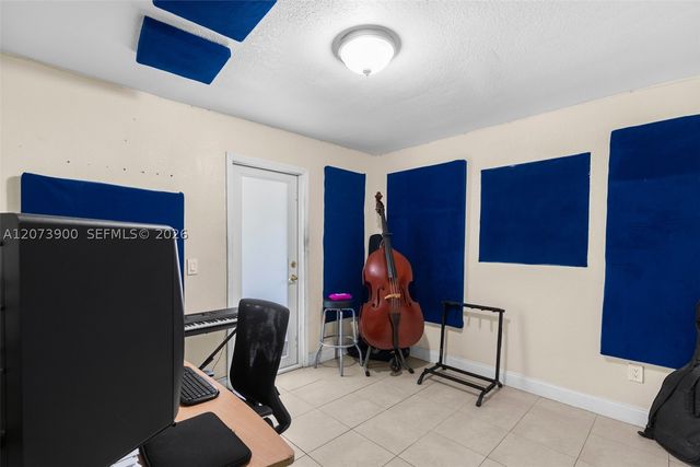 3073 NW 59th St, Miami, FL 33142