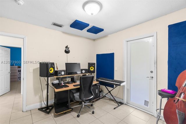 3073 NW 59th St, Miami, FL 33142