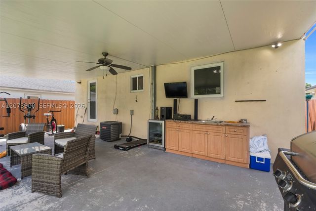 3073 NW 59th St, Miami, FL 33142