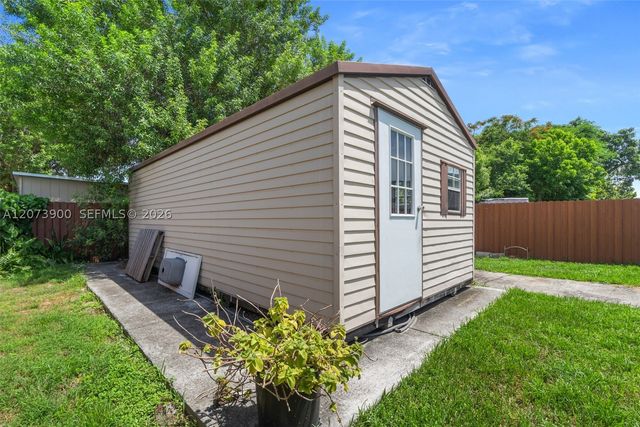 3073 NW 59th St, Miami, FL 33142