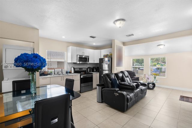 3073 NW 59th St, Miami, FL 33142