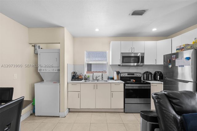 3073 NW 59th St, Miami, FL 33142