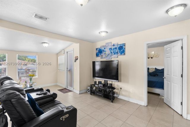 3073 NW 59th St, Miami, FL 33142