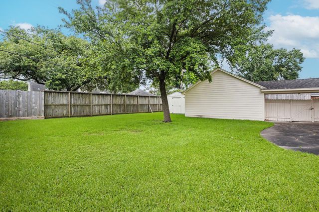 7827 Meadowbriar Lane, Houston, TX 77063
