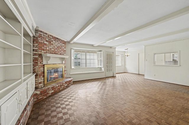 7827 Meadowbriar Lane, Houston, TX 77063