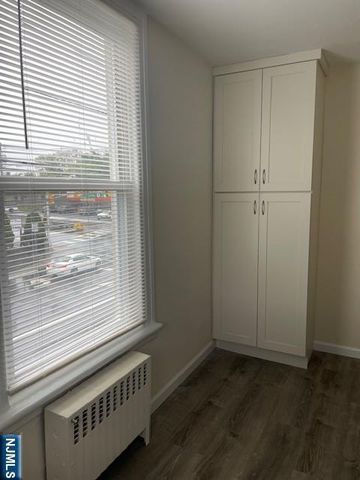 31-11 Broadway 2, Fair Lawn, NJ 07410