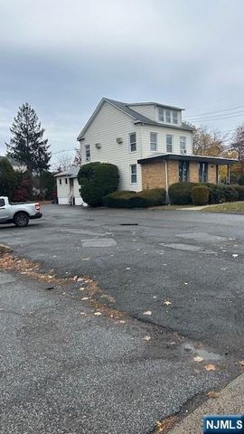 31-11 Broadway 2, Fair Lawn, NJ 07410