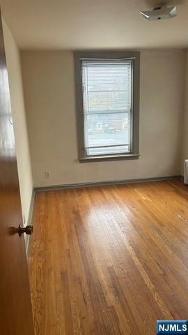 31-11 Broadway 2, Fair Lawn, NJ 07410