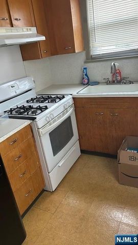 31-11 Broadway 2, Fair Lawn, NJ 07410