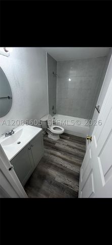 50 NW 166th St, Miami, FL 33169