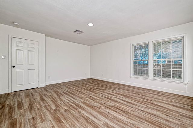 5609 Denmark Street B, Houston, TX 77028