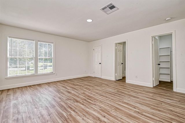 5609 Denmark Street B, Houston, TX 77028