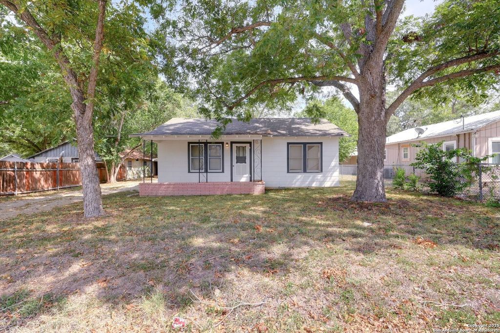 815 Pecan, Seguin, TX 78155