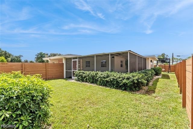 8071 San Carlos BLVD, Fort Myers, FL 33967