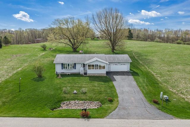 S1244 Remington Drive, La Valle, WI 53941