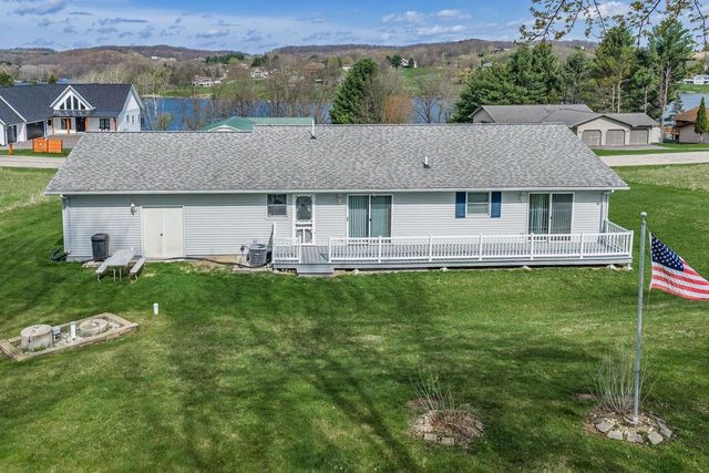S1244 Remington Drive, La Valle, WI 53941