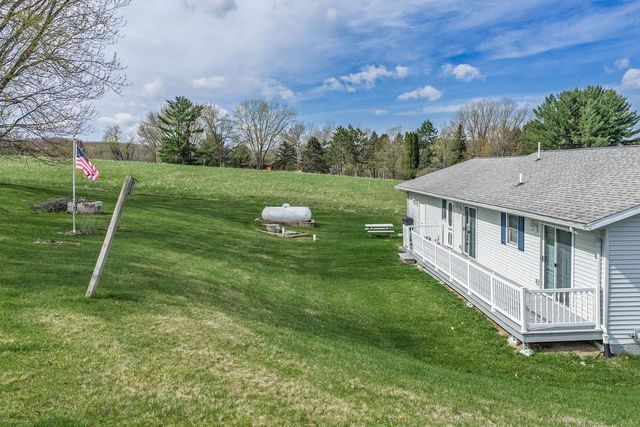 S1244 Remington Drive, La Valle, WI 53941