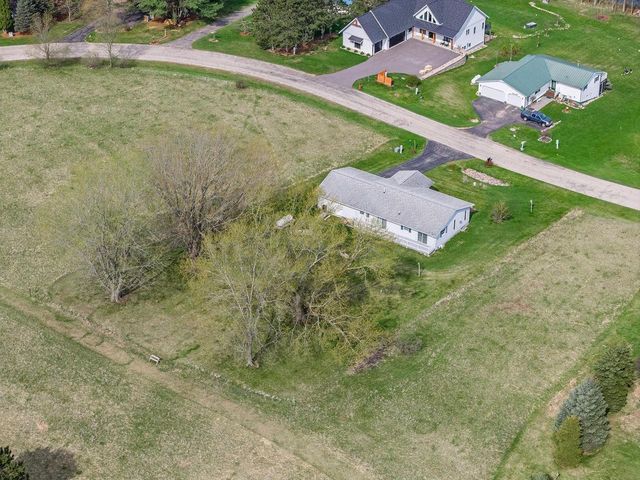S1244 Remington Drive, La Valle, WI 53941