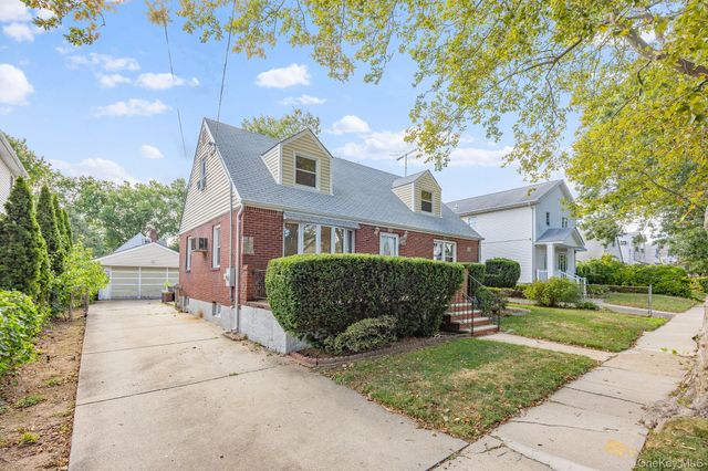 111 N 7th Street, New Hyde Park, NY 11040