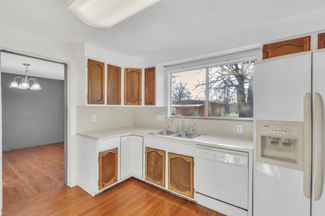 104 Blue Flame RD, Cedar Creek, TX 78612