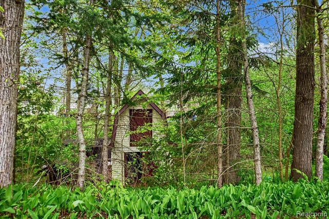 2205 Miark Drive, Lapeer, MI 48446