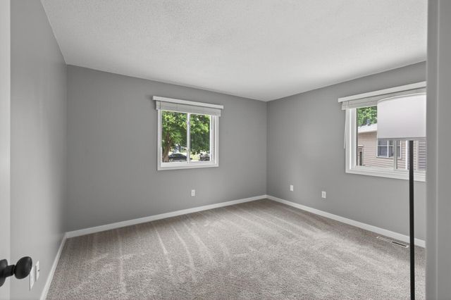 2210 Matterhorn Lane, Saint Paul, MN 55119