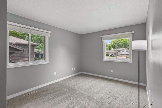 2210 Matterhorn Lane, Saint Paul, MN 55119