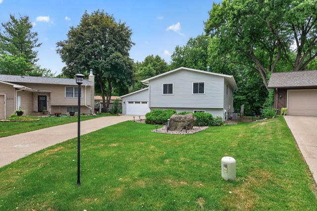 2210 Matterhorn Lane, Saint Paul, MN 55119