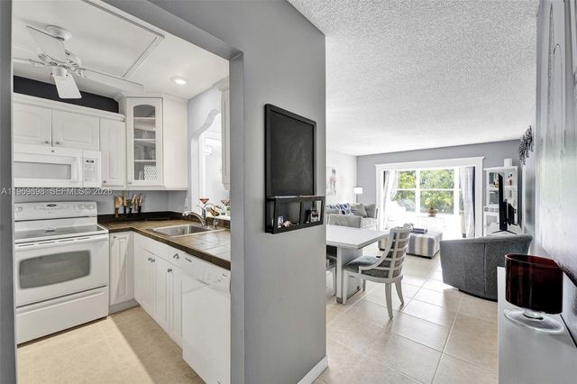 3430 NW 52nd Ave 210, Lauderdale Lakes, FL 33319